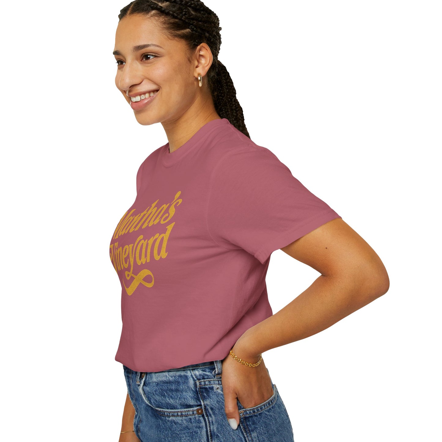 Vintage Martha’s Vineyard Script Tee – Retro Coastal Style Unisex T-Shirt